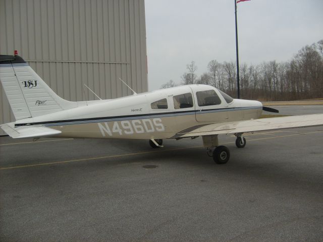 Piper Cherokee (N496DS)