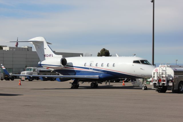 Bombardier Challenger 300 (N524FX)