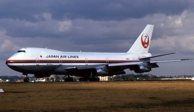 Boeing 747-200 (JA8113) - Boeing 747-246B JA8113 departing Sydney in 1986.