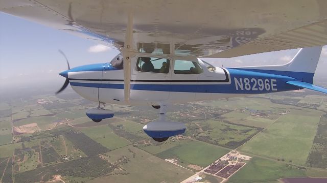 Cessna Skyhawk (N8296E)