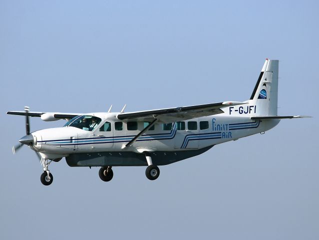 Cessna Caravan — - Final approach of one of two Cessna 208B Grand Caravan, Finist'Air compagny, on the runway 25L/07R of Brest-Guipavas Airport (LFRB - BES).