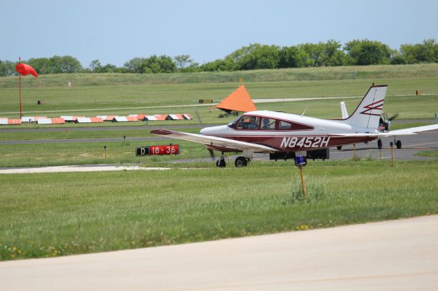 Piper Cherokee (N8452H)