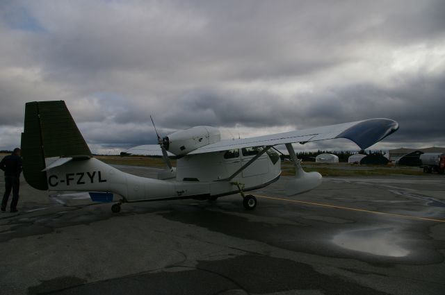 C-FZYL — - Hangar Q-60 à CYVO, Seabee 1946 transformé en Veebee.