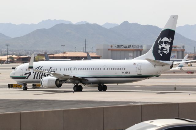Boeing 737-900 (N423AS)
