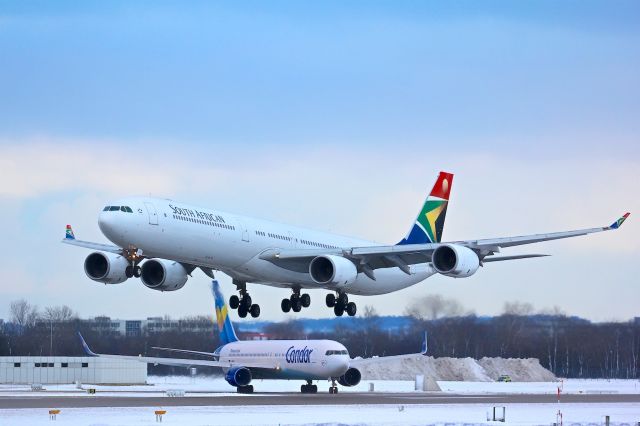 Airbus A340-600 (ZS-SNE)