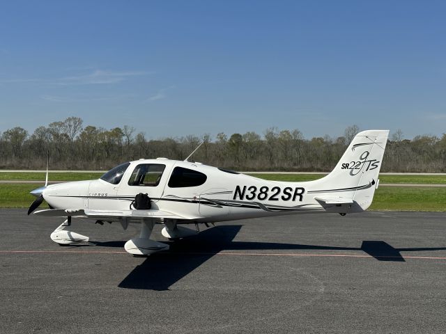 Cirrus SR-22 (N382SR)