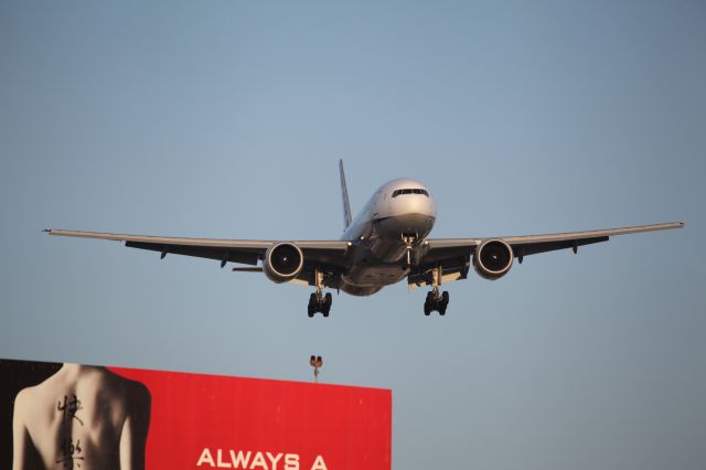 Boeing 777-200 (JA716A)