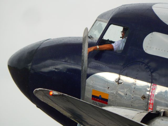 Douglas DC-3 (HK-1175)