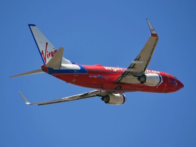 Boeing 737-700 (VH-VBY) - Getting airborne off runway 23. Wednesday 4th January 2012.