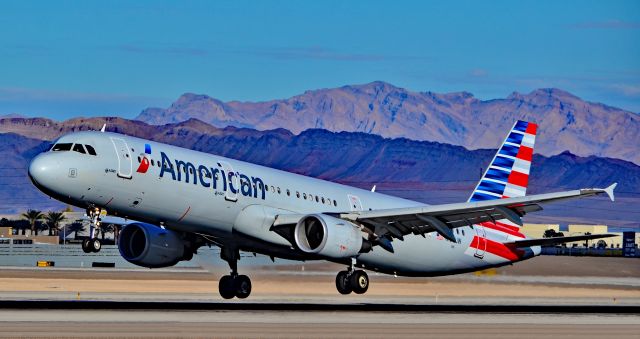 Airbus A321 (N156UW) - N156UW American Airlines 2013 AIRBUS A321-211 s/n  5684 - Las Vegas - McCarran International Airport (LAS / KLAS)br /USA - Nevada December 2, 2016br /Photo: Tomás Del Coro