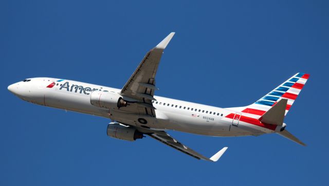 Boeing 737-800 (N924AN) - NE Departure off 30L to PHX,  05-30-2016