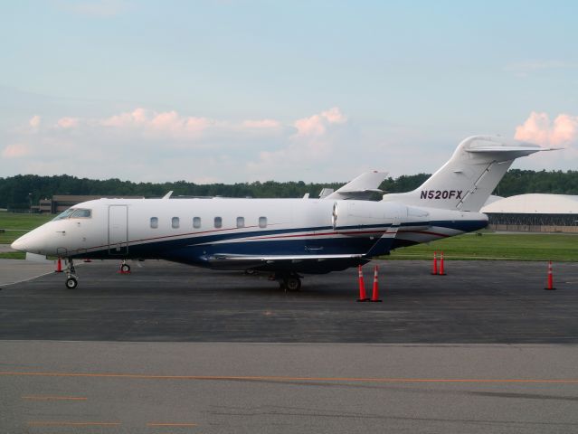 Bombardier Challenger 300 (N520FX)