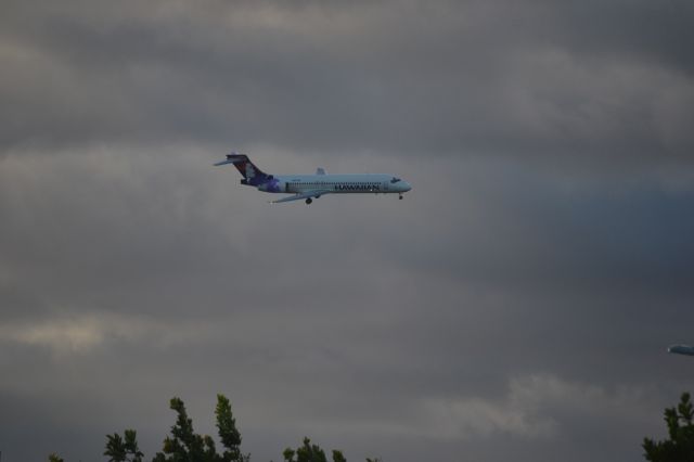 Boeing 717-200 — - A Hawaiian 717 on final into PHNL.