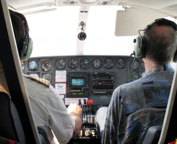 Cessna 402 (ZS-OFP) - Final approach to Ingwelala, South Africa.