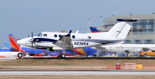 Beechcraft Super King Air 200 (N236KA)