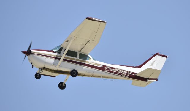 Cessna Skyhawk (C-FPGY) - Airventure 2016