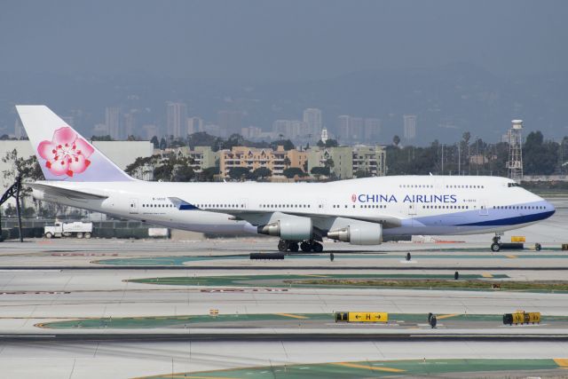 Boeing 747-400 (B-18210) - B-18210  Boeing  B747-409  CAL  KLAX  20130304  4170