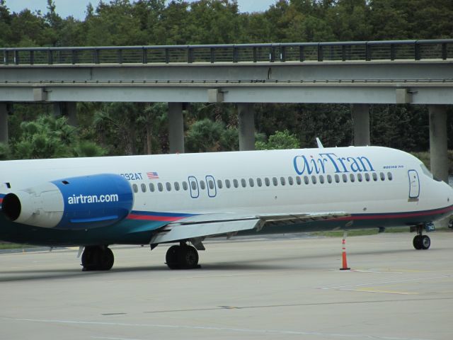 Boeing 717-200 (N892AT)