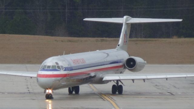 McDonnell Douglas MD-82 (N472AA) - American 332 arriving from DFW at b3:00 P.M.   Taken March 19, 2015.