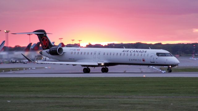 Canadair Regional Jet CRJ-900 (C-FJGZ) - AC8642 | YUL-LGA