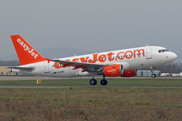 Airbus A319 (G-EZMH)