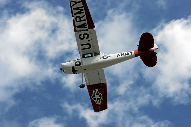 — — - O-1 Bird Dog Landing Runway 27 Oshkosh Prior to EAA