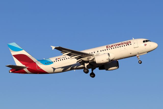 Airbus A320 (D-AEUE)