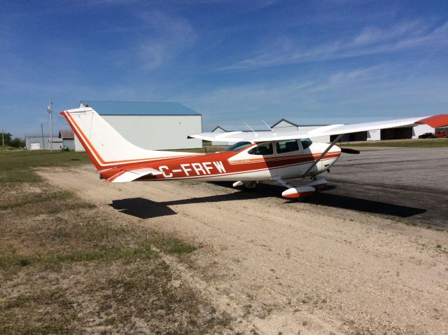 Cessna Skylane (C-FRFW) - Parked at Manitoulin 