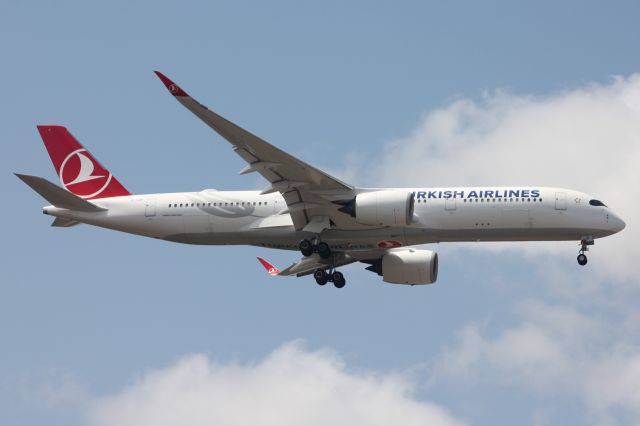 Airbus A350-900 (TC-LGF)