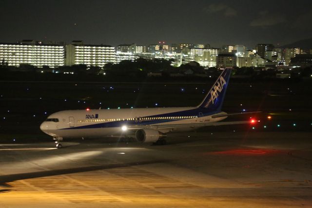 BOEING 767-300 (JA8363)