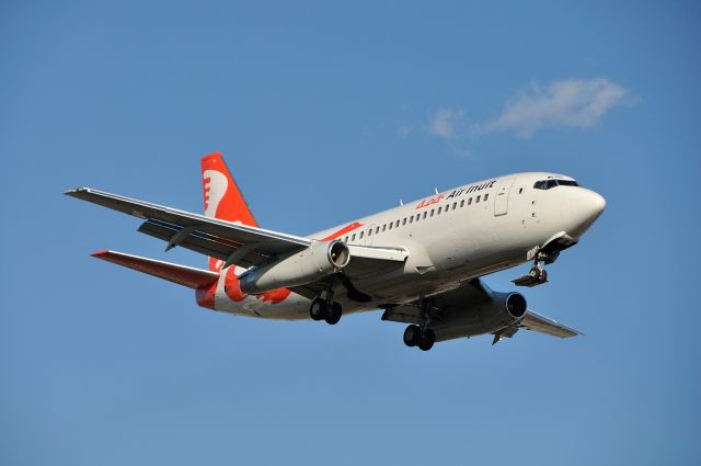 Boeing 737-200 (C-GMAI)