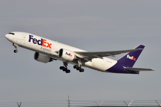 BOEING 777-200LR (N859FD) - 23-L 01-27-23