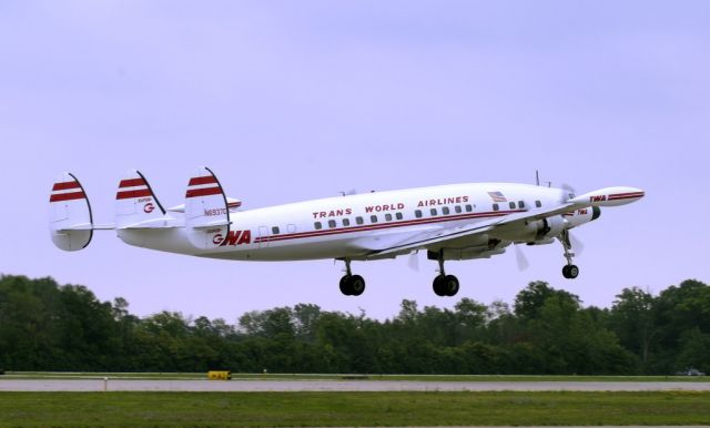 Lockheed EC-121 Constellation (N6937C)