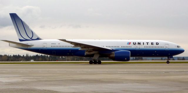 Boeing 777-200 (N795UA)