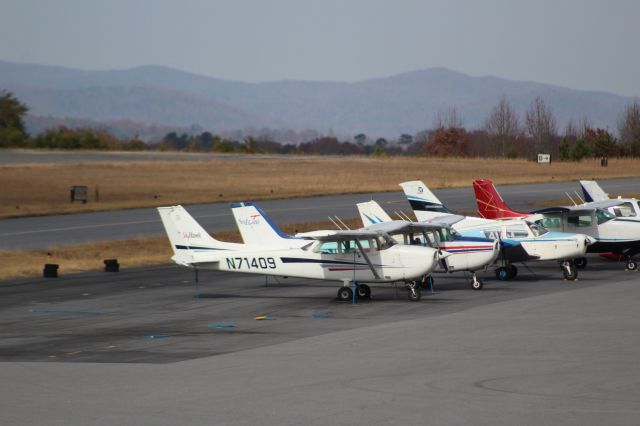 Cessna Skyhawk (N71409)