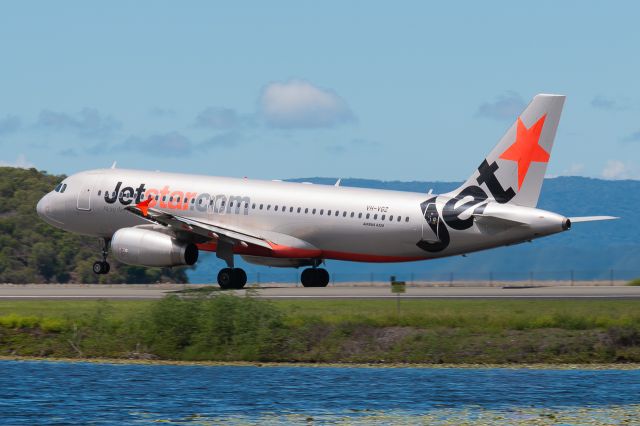 Airbus A320 (VH-VGZ) - JST849 from HTI-SYD at Hamilton Island Airport, shot on Palm Valley Way. 
