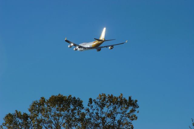 Boeing 747-200 (N743CK) - Into the setting sun goes the 747-400.