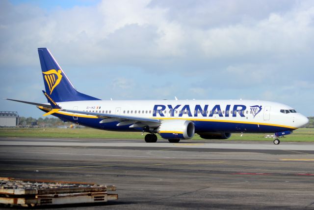Boeing 737 MAX 8 (EI-IKD) - Taxiing to depart rwy 24 on 6-Oct-24 operating flight RYR3258 to EGBB.