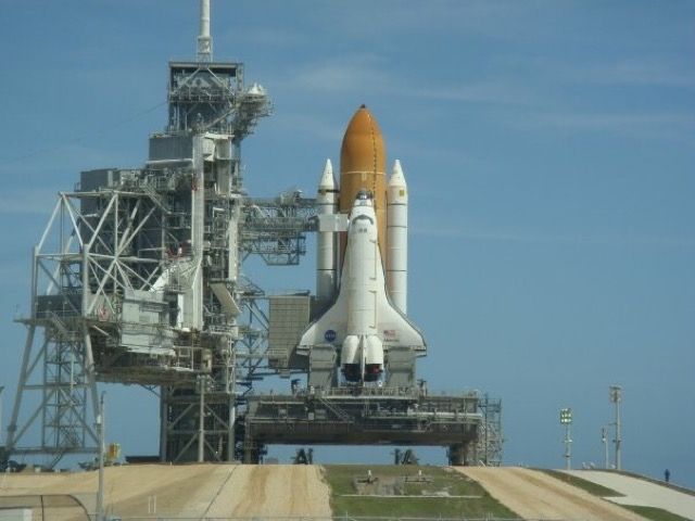 BOEING 737-300 (ELL104) - Space Shuttle Atlantis during the open house in 2009.