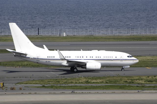 Boeing 737-700 (A6-DAS) - Taxing at Royal Jet on Haneda Intl Airport on 2012/04/15 VIP Flight