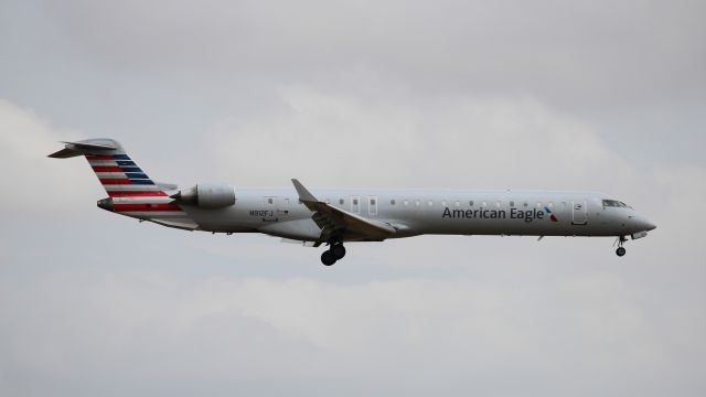 Canadair Regional Jet CRJ-900 (N912FJ)