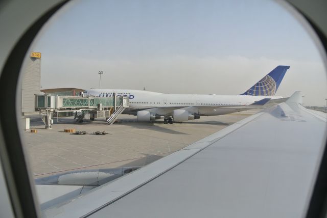 Boeing 747-400 (N107UA)