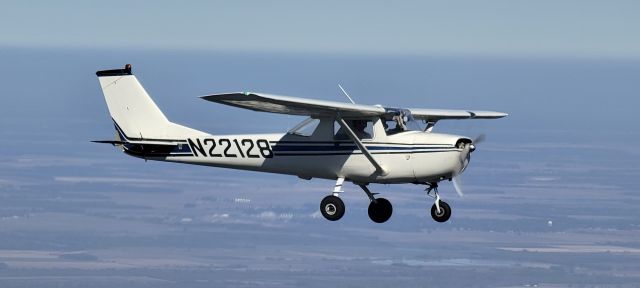 Cessna Commuter (N22128)