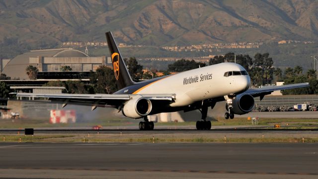 Boeing 757-200 (N441UP)