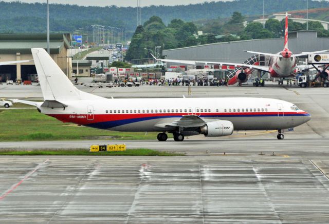 BOEING 737-400 (9M-MMR)