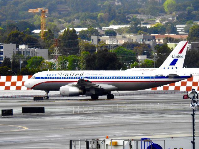 Airbus A320 (N475UA)