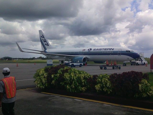 Boeing 737-800 (N276EA)