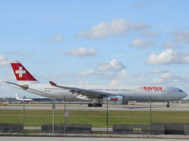 Airbus A330-300 (HB-JHH)