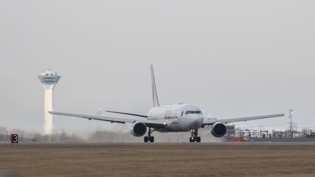 BOEING 767-300 (JA8980) - Japan Airlines / Boeing 767-346br /Mar.13.2016 Hakodate Airport [HKD/RJCH] JAPAN