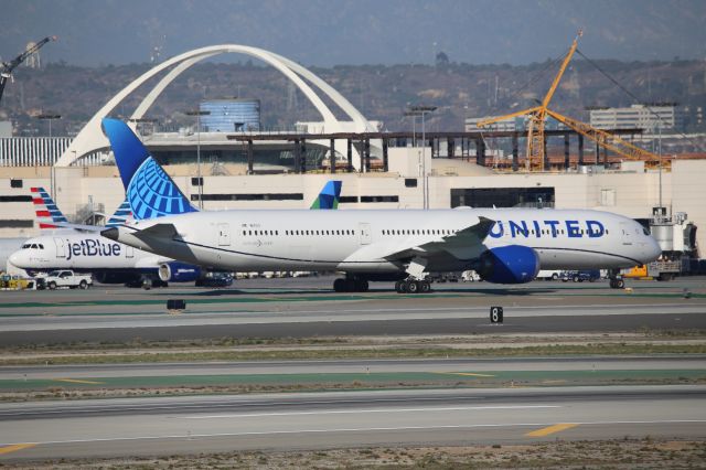 BOEING 787-10 Dreamliner (N13013)